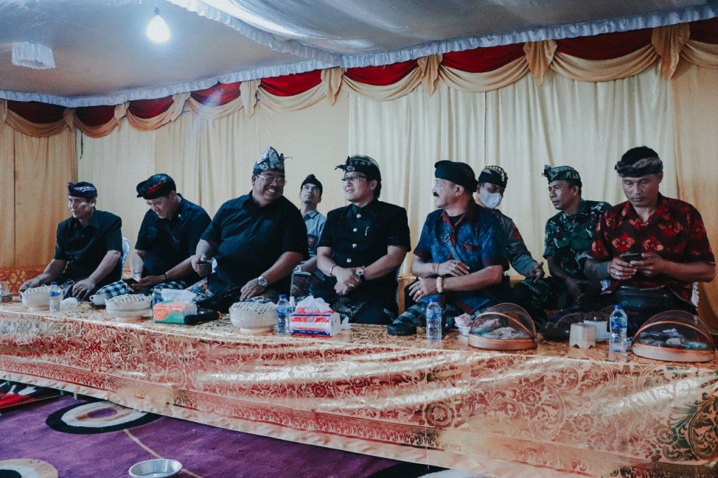 Bupati Badung Hadiri Upacara Pitra Yadnya Desa Adat Tambakan Kecamatan Kubutambahan Buleleng